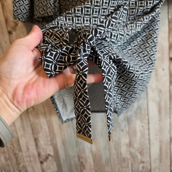 Women's Michael Kors Blouse Top XS Black White Geometric Print - Picture 3 of 8